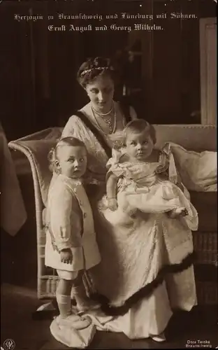 Ak Herzogin Viktoria Luise zu Braunschweig und Lüneburg, Erbprinz Ernst August, Prinz Georg Wilhelm