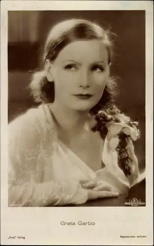 Ak Schauspielerin Greta Garbo, Portrait, Ross