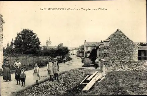 Ak La Chaussée d'Ivry Eure-et-Loir, Route d'Oulins