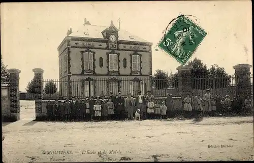 Ak Moutiers Eure et Loir, L'Ecole et la Mairie