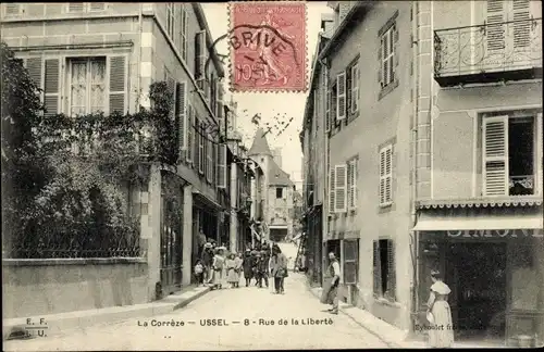 Ak Ussel Correze, Rue de la Liberte