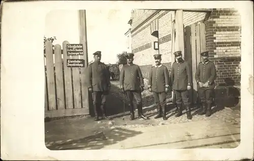 Foto Ak Deutsche Soldaten in Uniformen, Eisenbahnbauabteilung