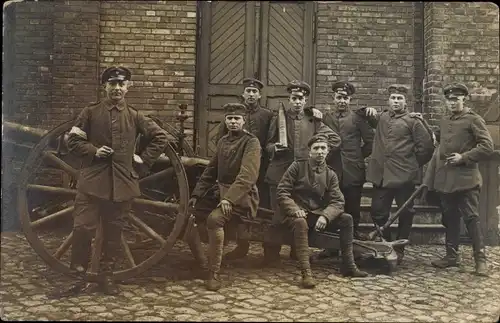 Foto Ak Deutsche Soldaten in Uniformen, I WK