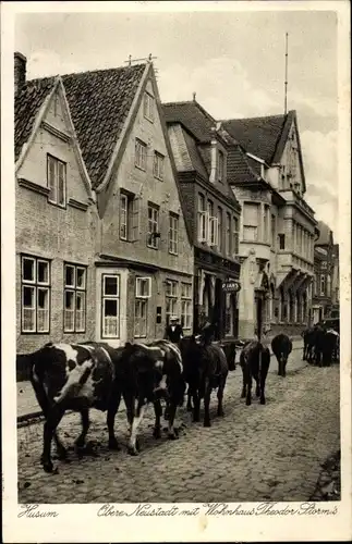 Ak Husum in Nordfriesland, Obere Neustadt, Viehtrieb vorbei am Wohnhaus Theodor Storm's