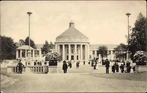 Ak Dresden, Internationale Hygiene Ausstellung 1911, Festplatz mit Halle, Besucher