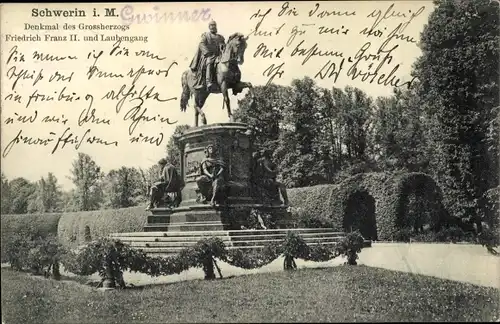 Ak Schwerin in Mecklenburg, Denkmal des Großherzogs Friedrich Franz II und Laubengang