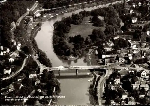 Ak Werden Essen im Ruhrgebiet, Luftbild vom Ruhrlauf mit Werdener Brücke und der Brehminsel