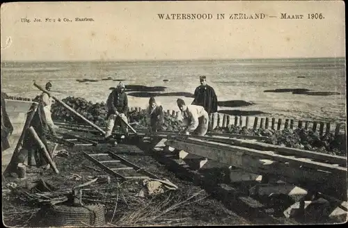 Ak Zeeland Niederlande, Watersnood 1906, Männer bei der Arbeit, Gleise