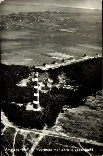 Ak Hollum Ameland Friesland Niederlande, Vuurtoren met dorp in vogelvlucht