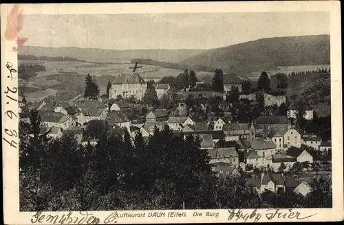 Ak Daun in der Eifel, Ortsansicht mit Burg