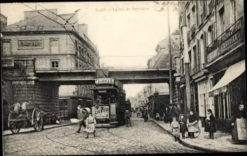 Ak Caen Calvados, La rue de Vaucelles, tram