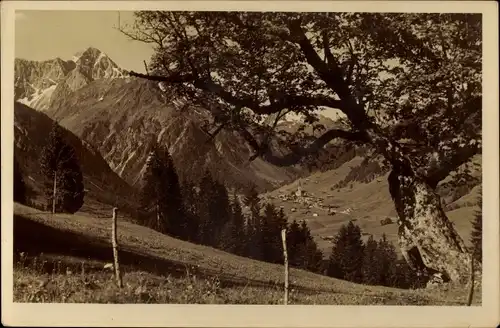 Ak Mittelberg im Kleinwalsertal Vorarlberg, Ort mit Widderstein