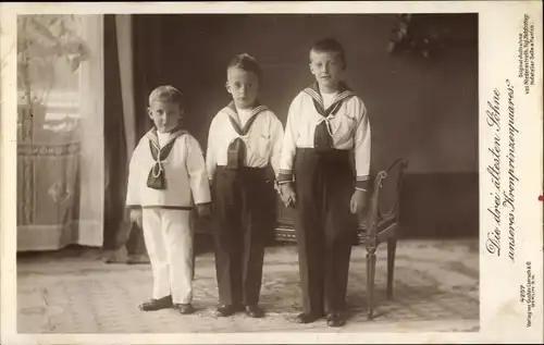 Ak Die drei ältesten Söhne des Kronprinzenpaares, Portrait in Matrosenanzügen