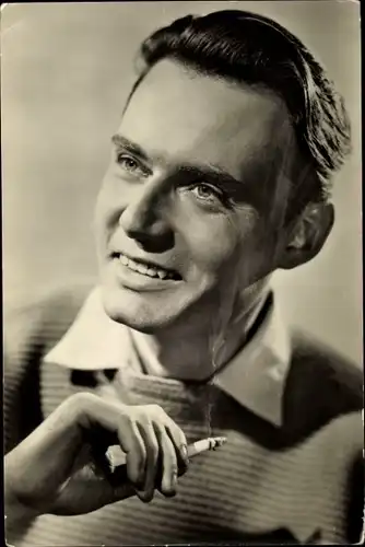 Ak Schauspieler Lothar Blumhagen, Portrait, Zigarette, DEFA