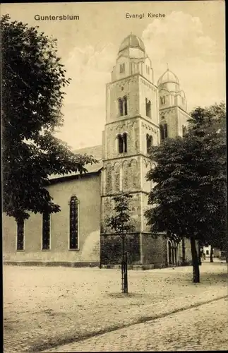 Ak Guntersblum, Evangelische Kirche, Platz