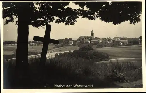 Foto Ak Horhausen im Westerwald, Ortsansicht, Kreuz