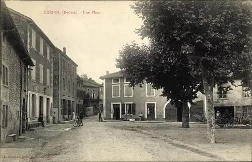 Ak Crépol Drome, Une Place