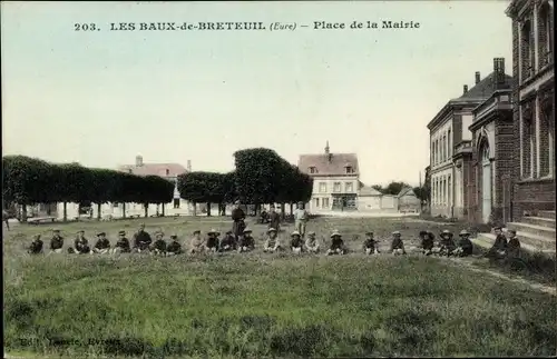 Ak Les Baux de Breteuil Eure, Place de la Mairie