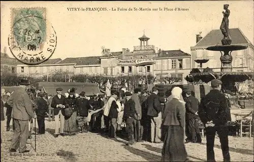 Ak Vitry le François Marne, La Foire de St Martin sur la Place d'Armes