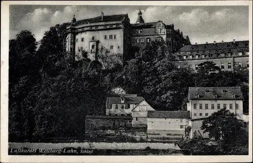 Ak Weilburg im Lahntal, Schloss, Gesamtansicht, Wohnhäuser, Lahnufer