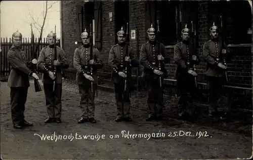 Foto Ak Weihnachtswache am Pulvermagazin, 25. Dezember 1912