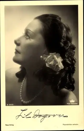 Ak Schauspielerin Lil Dagover, Seitenportrait mit Rose im Haar, Perlenkette, Ross Verlag A 3117/1