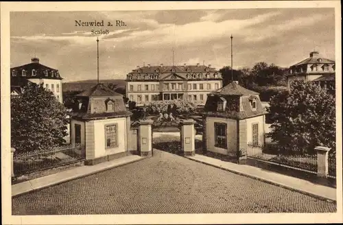 Ak Neuwied am Rhein, Schloss, Eingangstor mit Wachhäuschen