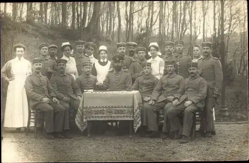 Foto Ak Leichlingen im Rheinland, Vereinslazarett Roderbirken, Soldaten, Krankenschwestern