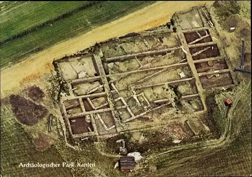 Ak Xanten am Niederrhein, Archäologischer Park, Luftbild, Flächengrabung, Haus am kleinen Hafentor