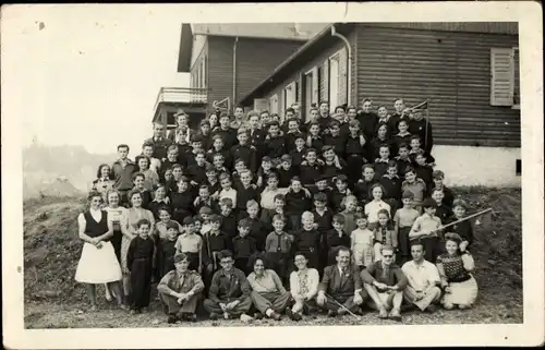 Foto Ak Montabaur im Westerwald, Gruppenbild, Kinder, junge Erwachsene