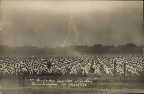 Foto Ak München, 13. Deutsches Turnfest, Freiübungen bei Gewitter