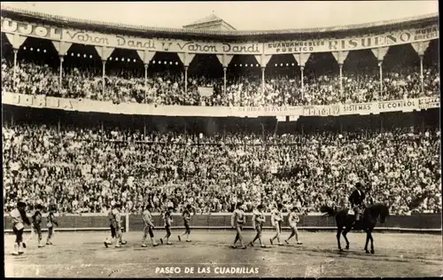Ak Paseo de las Cuadrillas, Stierkampf, Einzug in die Arena