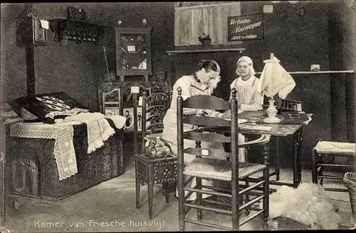 Ak Friesland, Kamer van Friesche huisvlijt, Frauen in Volkstrachten