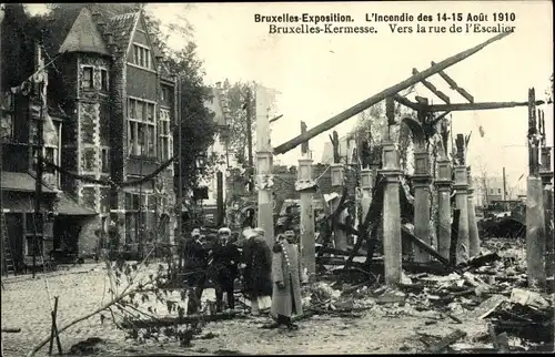 Ak Bruxelles Brüssel, Exposition 1910, Incendie, Kermesse, Vers la rue de l'Escalier, ruines