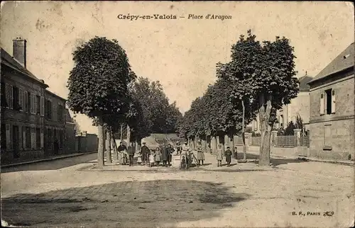 Ak Crépy en Valois Oise, Place d'Aragon