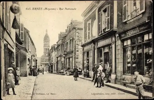 Ak Ernée Mayenne, Rue Nationale, Geschäfte