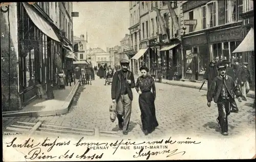 Ak Epernay Marne, Rue Saint Martin, Passanten