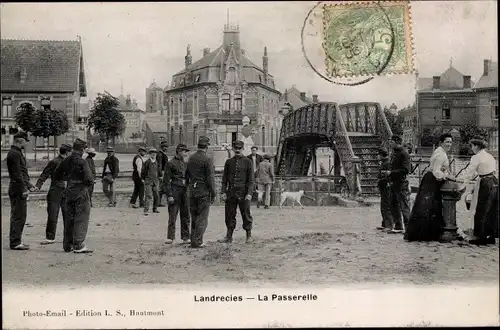 Ak Landrecies Nord, La Passerelle, Soldaten