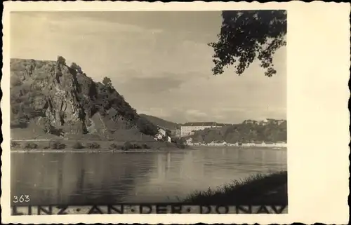 Foto Ak Linz an der Donau Oberösterreich, Blick vom Ufer aus