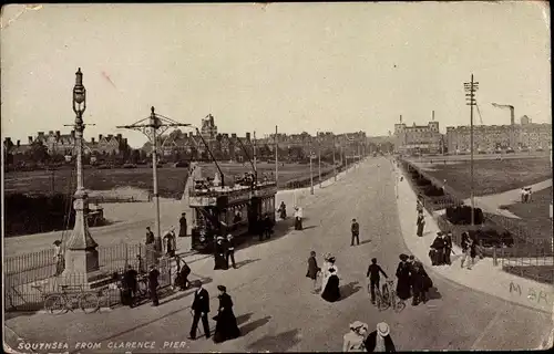 Ak Southsea Portsmouth South East England, From Clarence Pier, Straßenbahn