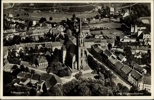 Ak Falkenstein im Vogtland, Fliegeraufnahme der Stadt