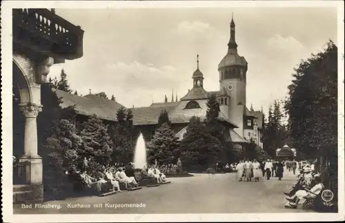 Ak Świeradów Zdrój Bad Flinsberg Schlesien, Kurhaus mit Kurpromenade