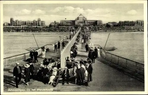 Ak Scheveningen Den Haag Südholland, Op het Wandelhoofd