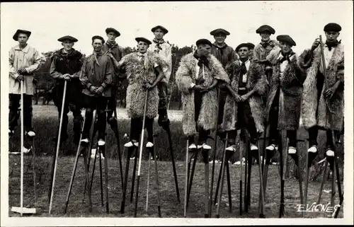 Ak Pays Landais, Rétrospective, Echassiers, Franz. Baskenmütze, Stelzenläufer