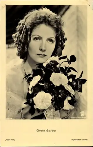 Ak Schauspielerin Greta Garbo, Portrait, Blumenstrauß, Ross