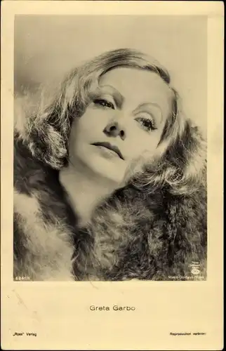 Ak Schauspielerin Greta Garbo, Portrait, Pelzkragen, MGM, Ross