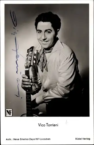 Ak Schauspieler Vico Torriani, Portrait mit Gitarre