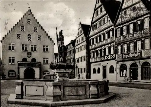 Ak Bad Mergentheim in Tauberfranken, Marktplatz, Rathaus, Brunnen, Engel Apotheke