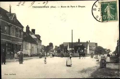 Ak Troissereux Oise, Route de Paris a Dieppe