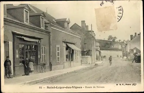 Ak Saint Léger des Vignes Nièvre, Route de Nevers, Geschäft